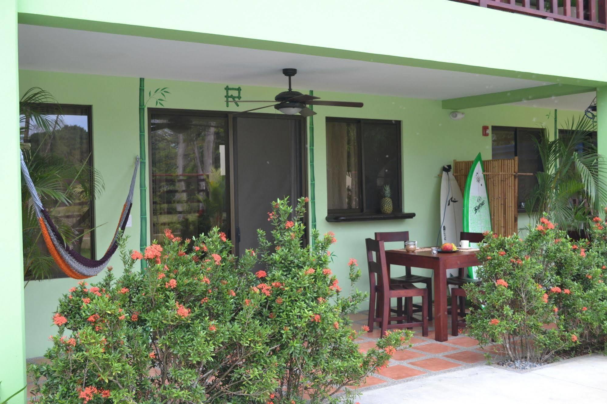 Mavi Surf Hotel Dominical Buitenkant foto