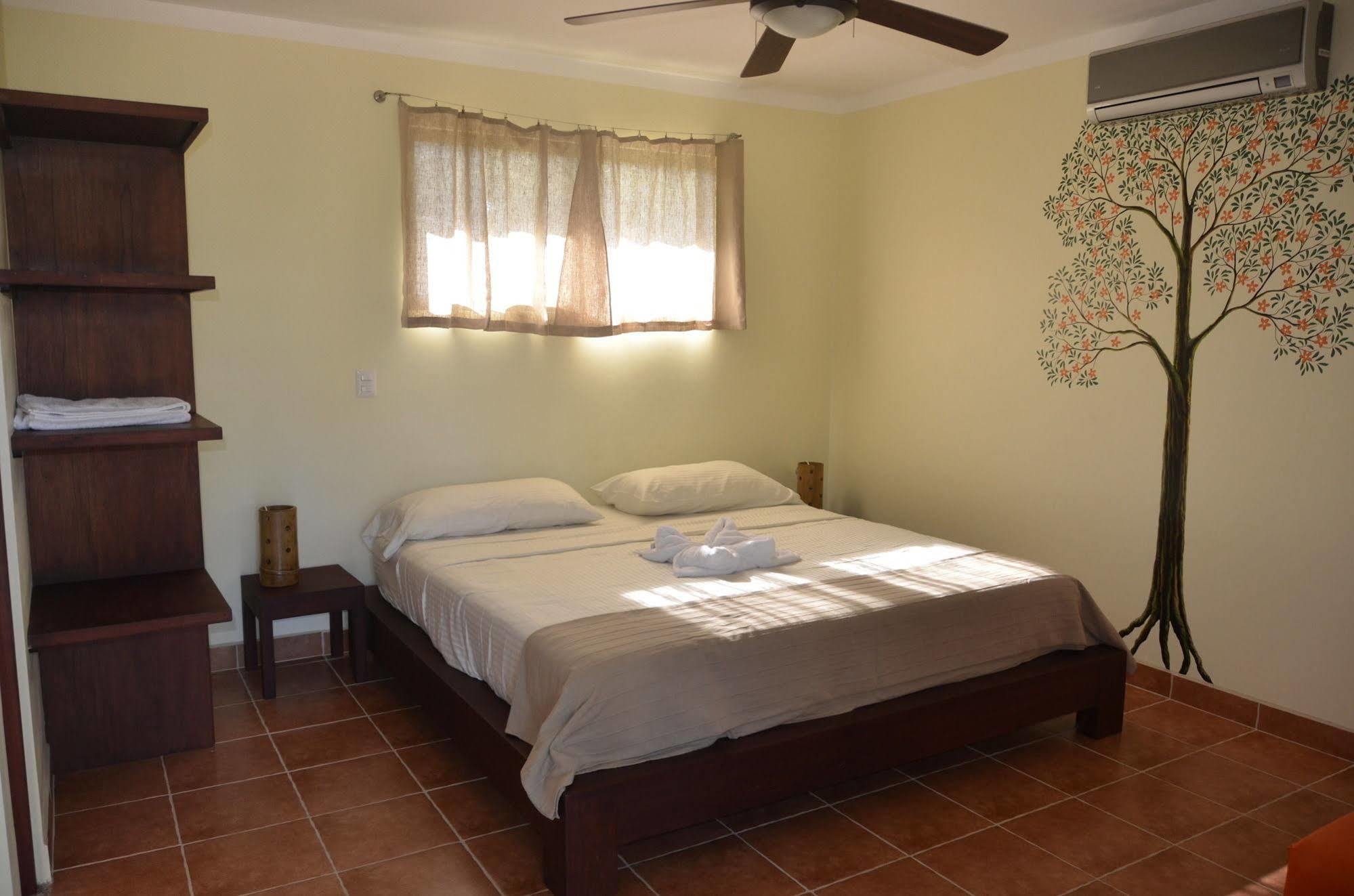 Mavi Surf Hotel Dominical Buitenkant foto
