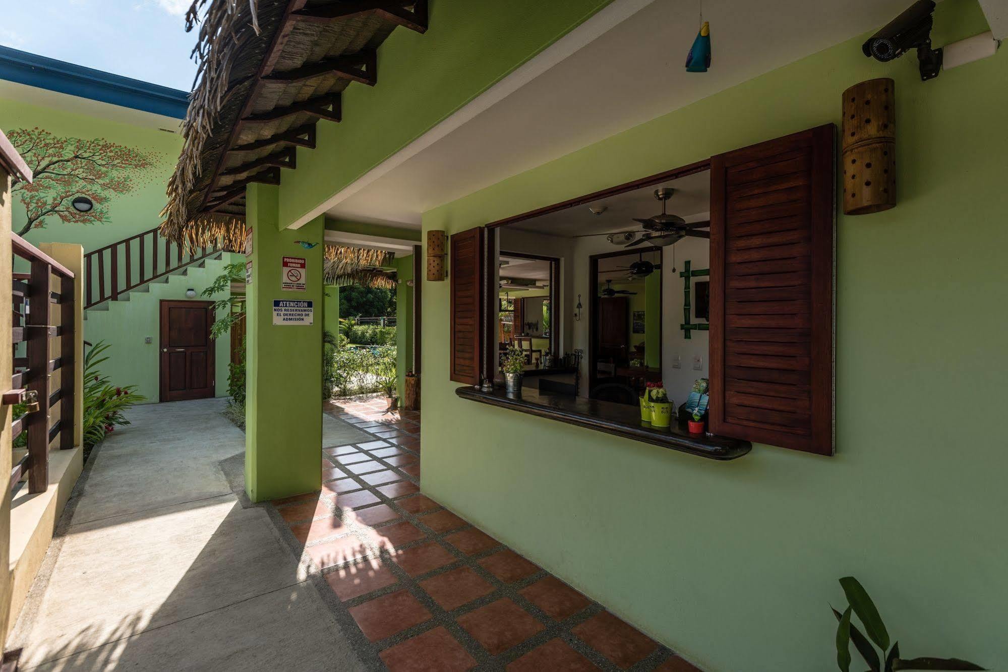 Mavi Surf Hotel Dominical Buitenkant foto